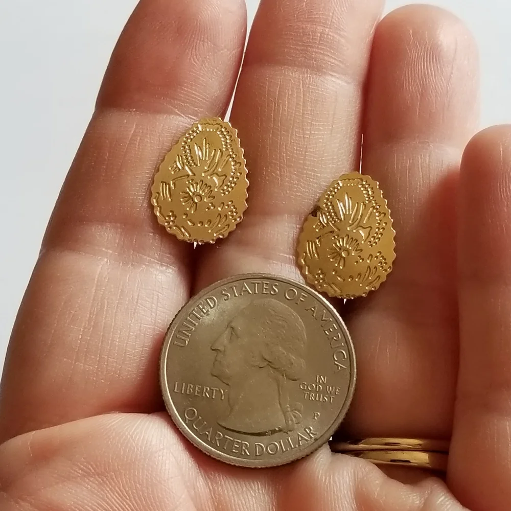 Vintage earrings clip on gold tone etched teardrop design boho dainty